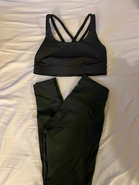 lululemon athletica Black Leggings and Strappy Sports Bra